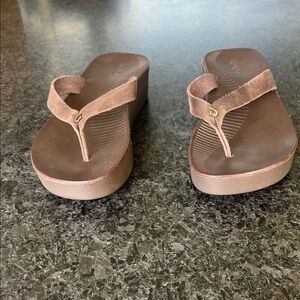 Olukai brown leather platform flip flops